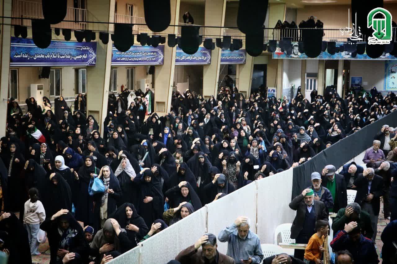 فیلم| اقامه نماز استغاثه به ساحت مقدس امام زمان (عج)در خمین