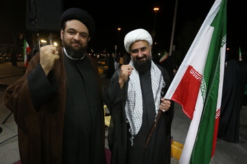 فیلم | فعالیت های مبلغان در تجمع شبانه  مردم خیابان فروغی اصفهان