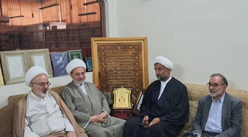 دیدار نمایندگان آیت‌الله اعرافی با رئیس مرکز ابحاث العقائدیه + عکس