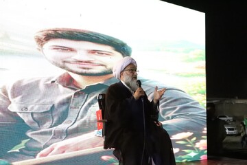 ایران اسلامی نماد جبهه ایمان در برابر استکبار جهانی است