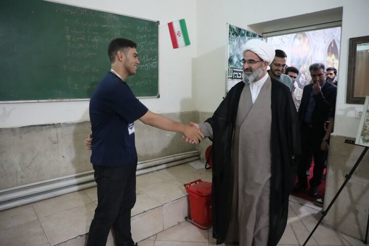 تصاویر/  بازدید نماینده ولی‌فقیه در استان از موکب پاتوق نوجوان مبارز سمنان