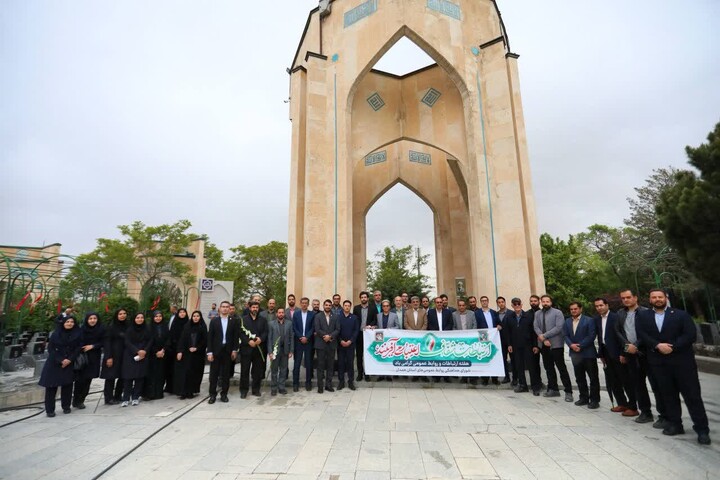 تصاویر / تجدید میثاق مدیران روابط‌عمومی دستگاه‌های همدان با شهدا