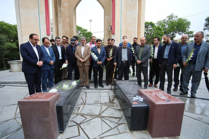 تصاویر / تجدید میثاق مدیران روابط‌عمومی دستگاه‌های همدان با شهدا