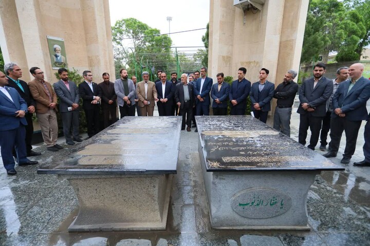 تصاویر / تجدید میثاق مدیران روابط‌عمومی دستگاه‌های همدان با شهدا
