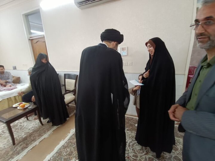 تصاویر/ دیدار نماینده ولی‌فقیه درکاشان با خانواده شهداء