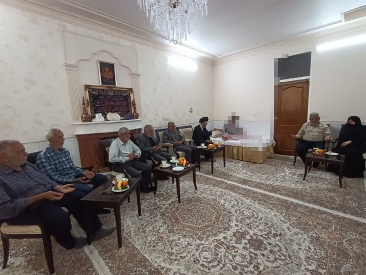 تصاویر/ دیدار نماینده ولی‌فقیه درکاشان با خانواده شهداء