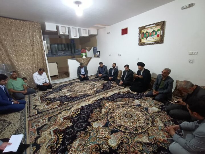 تصاویر/ دیدار نماینده ولی‌فقیه درکاشان با خانواده شهداء