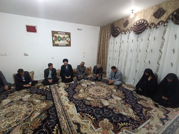تصاویر/ دیدار نماینده ولی‌فقیه درکاشان با خانواده شهداء
