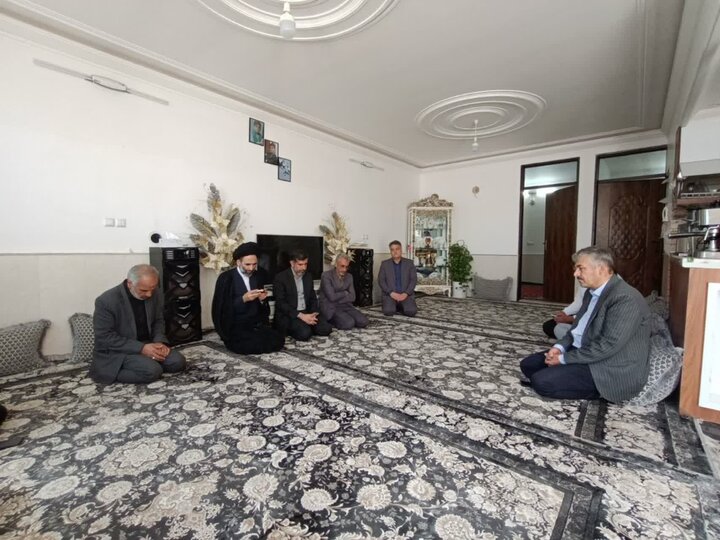 تصاویر/ دیدار نماینده ولی‌فقیه درکاشان با خانواده شهداء