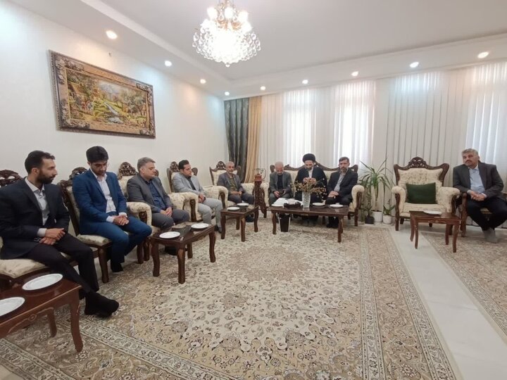 تصاویر/ دیدار نماینده ولی‌فقیه درکاشان با خانواده شهداء