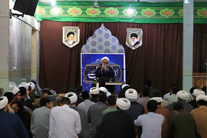 تصاویر/جلسه بصیرتی ویژه طلاب شهرستان با حضور عضو مجلس خبرگان رهبری