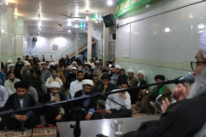 تصاویر/جلسه بصیرتی ویژه طلاب شهرستان با حضور عضو مجلس خبرگان رهبری