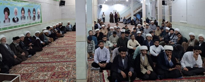 تصاویر/جلسه بصیرتی ویژه طلاب شهرستان با حضور عضو مجلس خبرگان رهبری