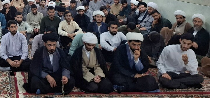تصاویر/جلسه بصیرتی ویژه طلاب شهرستان با حضور عضو مجلس خبرگان رهبری