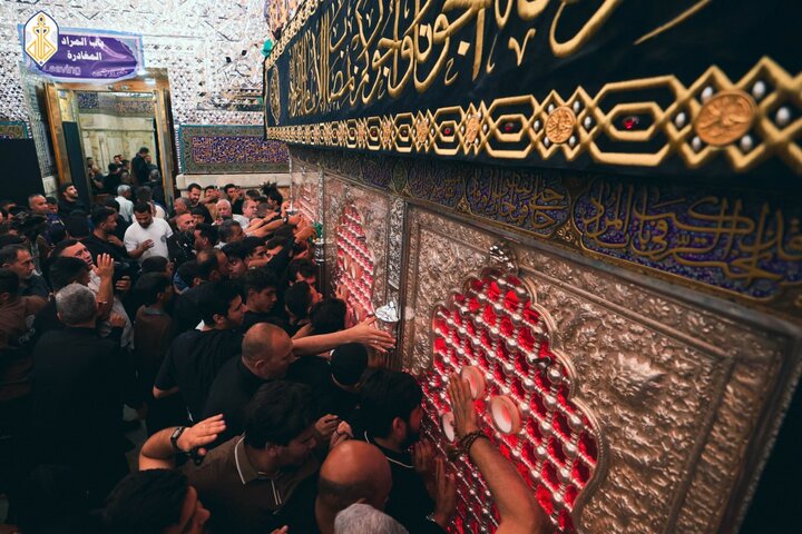 جموع المعزّين تتوافد إلى مرقد الإمام الجواد (عليه السلام) بدموع تفيض وولاء لا يخبو