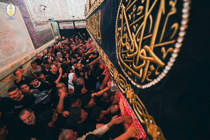 جموع المعزّين تتوافد إلى مرقد الإمام الجواد (عليه السلام) بدموع تفيض وولاء لا يخبو