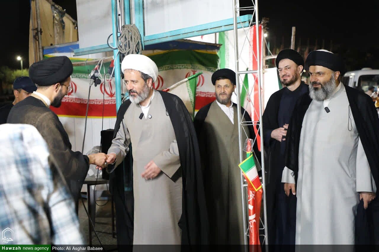 بازدید اعضای دفتر آیت‌الله‌العظمی سیستانی‌ از فعالیت‌های حوزویان یزد + تصاویر