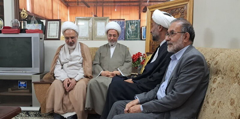دیدار نمایندگان آیتالله اعرافی با رئیس مرکز ابحاث العقائدیه + عکس