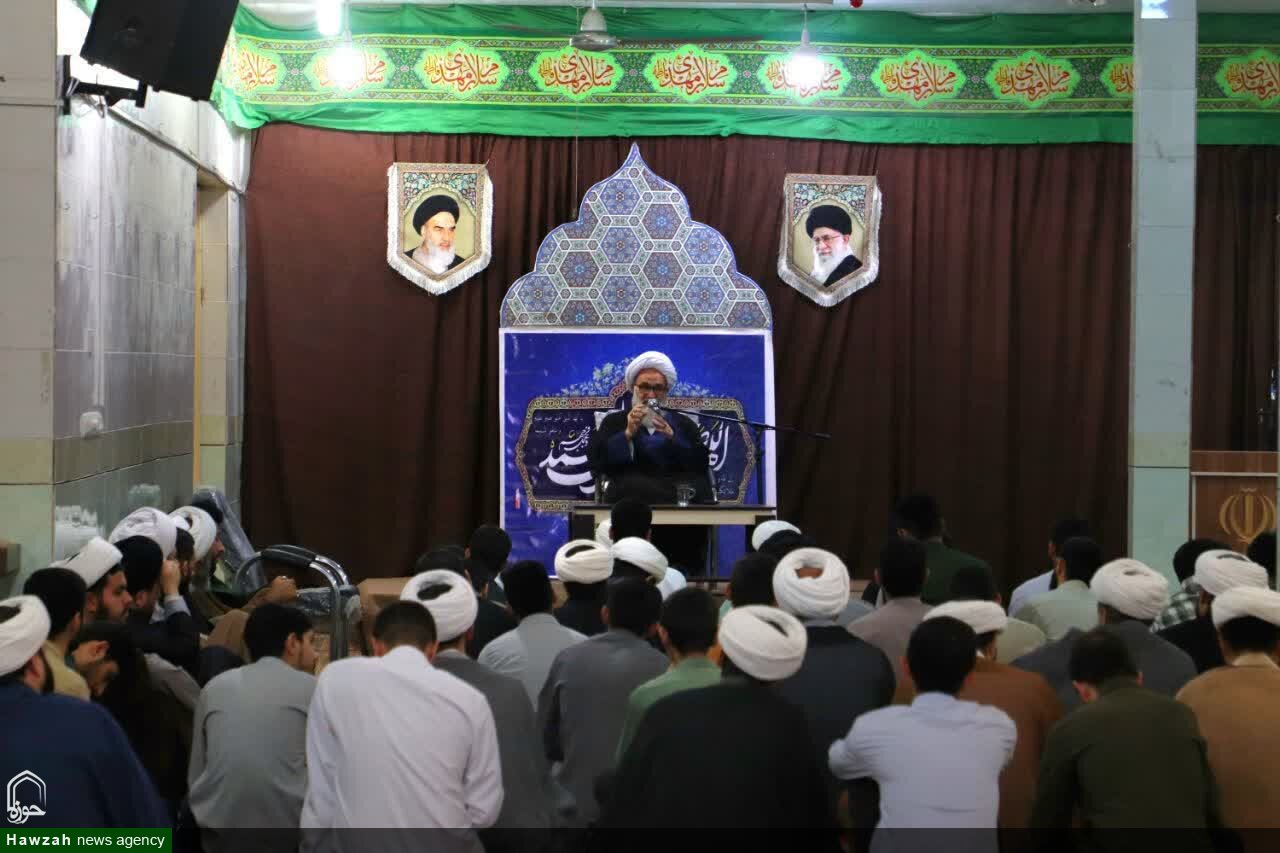 تصاویر/ جلسه بصیرتی ویژه طلاب شهرستان شوشتر با حضور عضو مجلس خبرگان رهبری