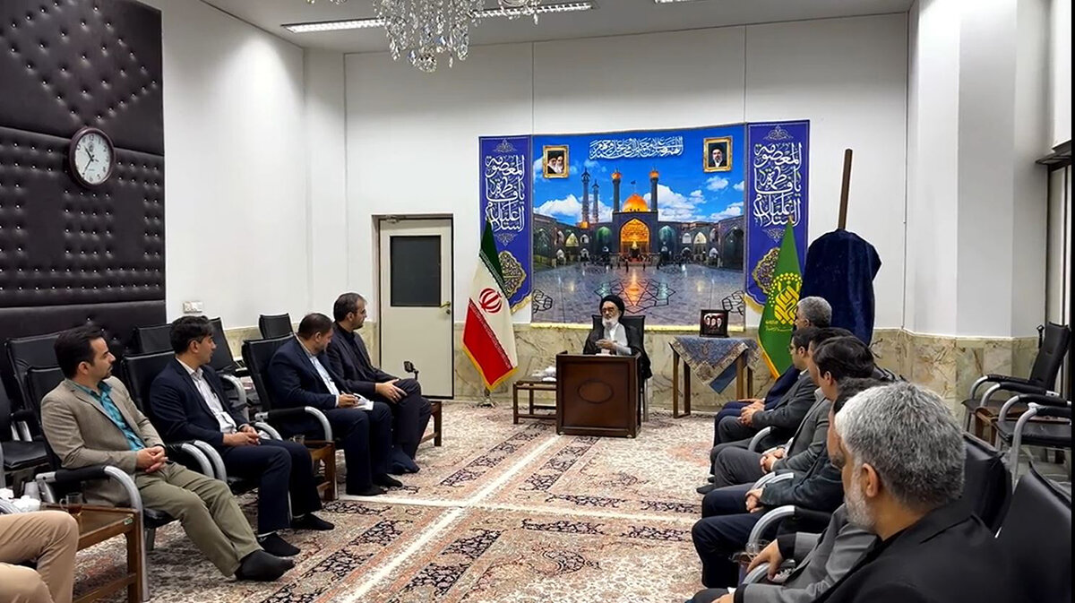 ویدئوکلیپ / دیدار آیت‌الله سعیدی با مدیران و معاونان دانشگاه علوم پزشکی قم در حرم بانوی کرامت
