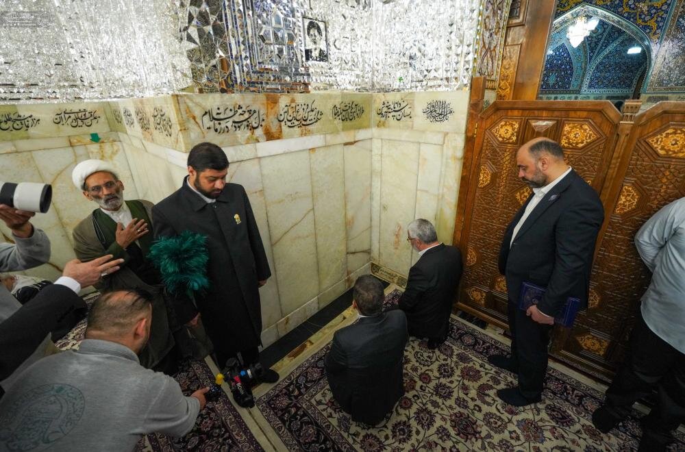 الأمين العام للعتبة العلوية المقدسة يتشرّف بزيارة الإمام الرضا (عليه السلام) ويلتقي المتولّي الشرعي للعتبة الرضوية المقدسة