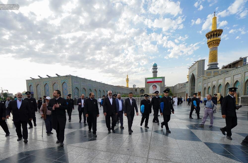الأمين العام للعتبة العلوية المقدسة يتشرّف بزيارة الإمام الرضا (عليه السلام) ويلتقي المتولّي الشرعي للعتبة الرضوية المقدسة