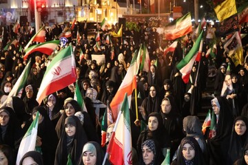 فیلم| مردم ارومیه در هفتاد و هفتمین شب: «آذربایجان اویاخدی؛ انقلابا دایاخدی»
