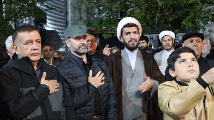 تصاویر/ حضور خیابانی مردم تکاب در حمایت از نظام اسلامی در هفتاد و هفتمین شب متوالی