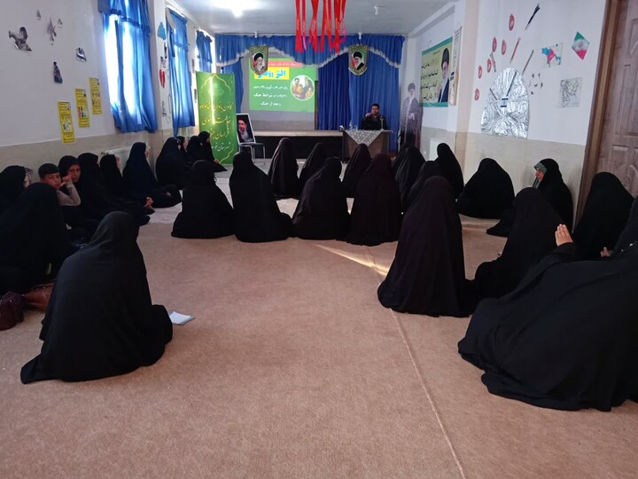 تصاویر| برگزاری کارگاه «افق روشن» در مدرسه علمیه خواهران خوسف با محوریت تاب‌آوری اقتصادی خانواده
