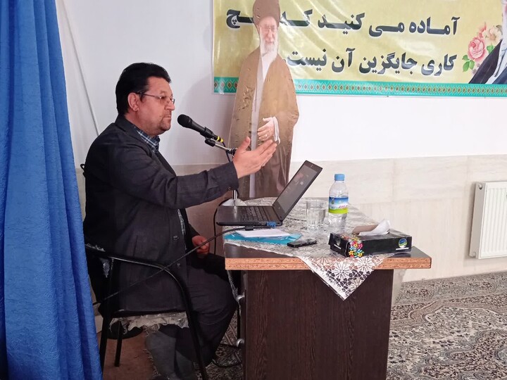 تصاویر| برگزاری کارگاه «افق روشن» در مدرسه علمیه خواهران خوسف با محوریت تاب‌آوری اقتصادی خانواده