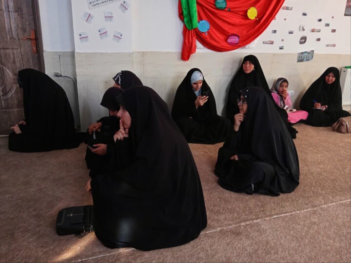 تصاویر| برگزاری کارگاه «افق روشن» در مدرسه علمیه خواهران خوسف با محوریت تاب‌آوری اقتصادی خانواده