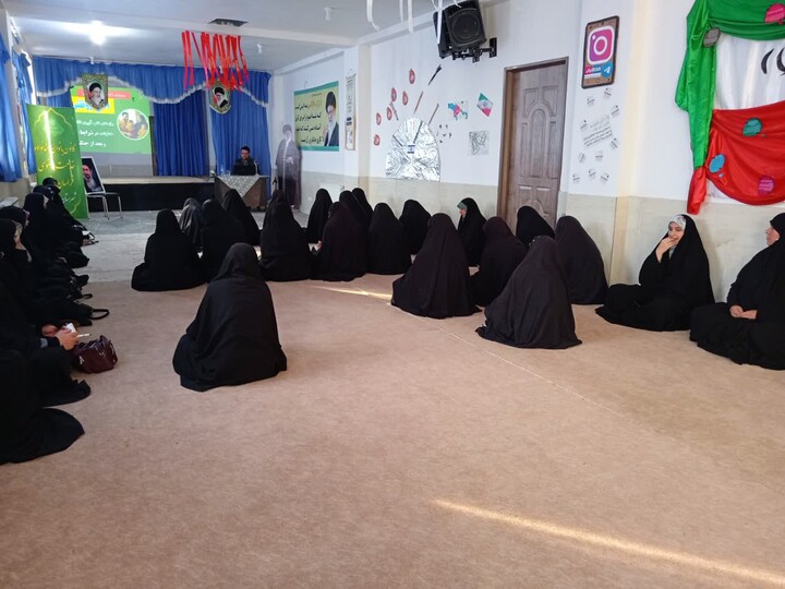 تصاویر| برگزاری کارگاه «افق روشن» در مدرسه علمیه خواهران خوسف با محوریت تاب‌آوری اقتصادی خانواده