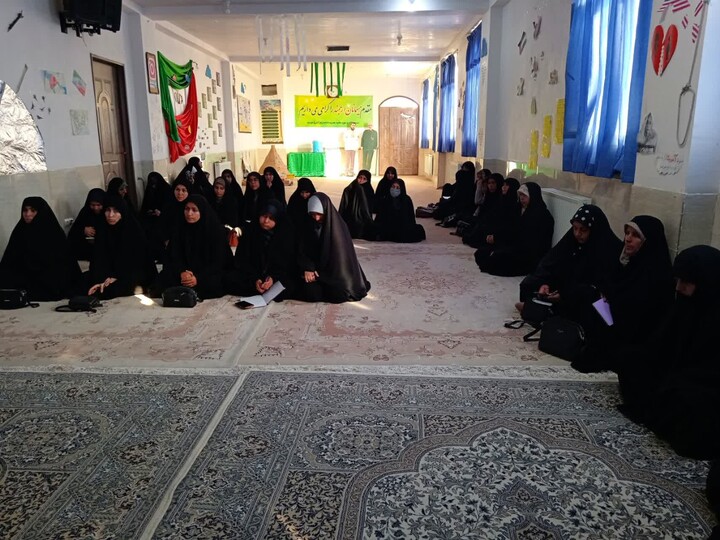 تصاویر| برگزاری کارگاه «افق روشن» در مدرسه علمیه خواهران خوسف با محوریت تاب‌آوری اقتصادی خانواده