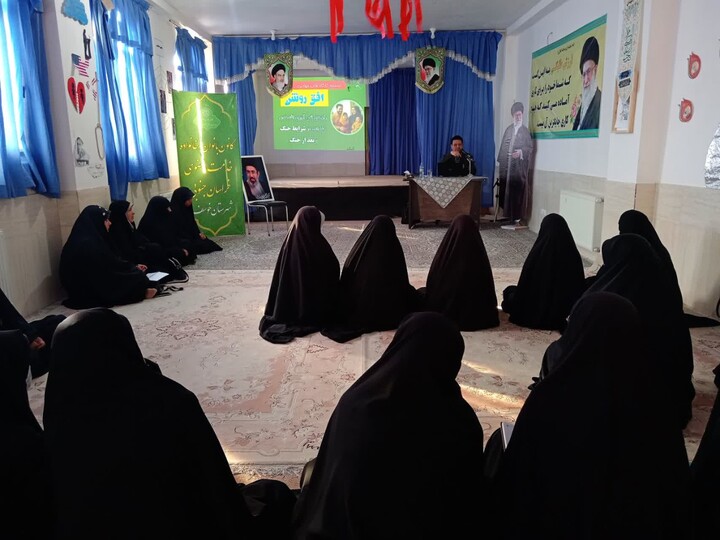 تصاویر| برگزاری کارگاه «افق روشن» در مدرسه علمیه خواهران خوسف با محوریت تاب‌آوری اقتصادی خانواده