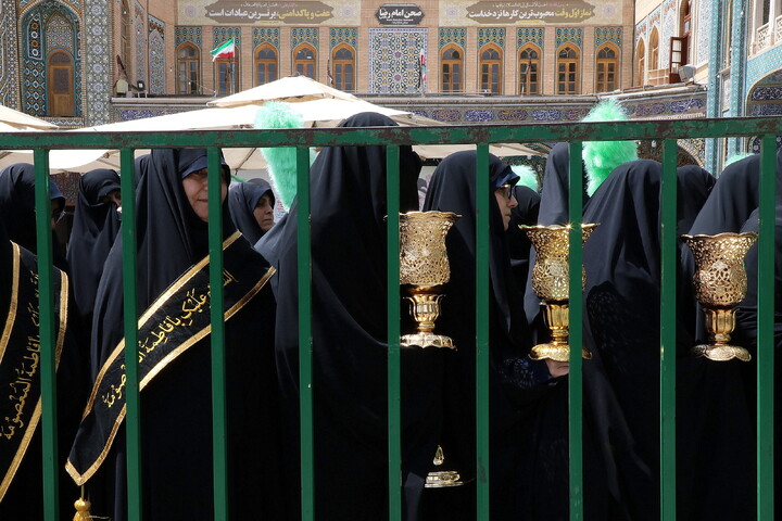 تصاویر/ دسته عزای خادمان و زائران حرم بانوی کرامت به مناسبت شهادت امام جواد علیه‌السلام