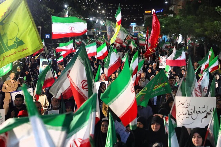 تصاویر/ هفتاد و هفتمین شب از اجتماعات مردمی «شب‌های اقتدار» در سمنان