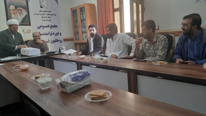 تصاویر/ مجمع عمومی و انتخابات کانون طلاب شاغل در آموزش و پرورش شهرستان قروه