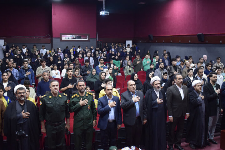تصاویر/مراسم تجلیل از برگزیدگان مسابقات نماز، عترت و قرآن دانش‌آموزان و فرهنگیان بیجار