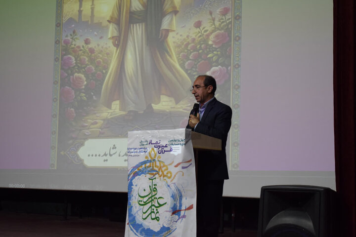 تصاویر/مراسم تجلیل از برگزیدگان مسابقات نماز، عترت و قرآن دانش‌آموزان و فرهنگیان بیجار