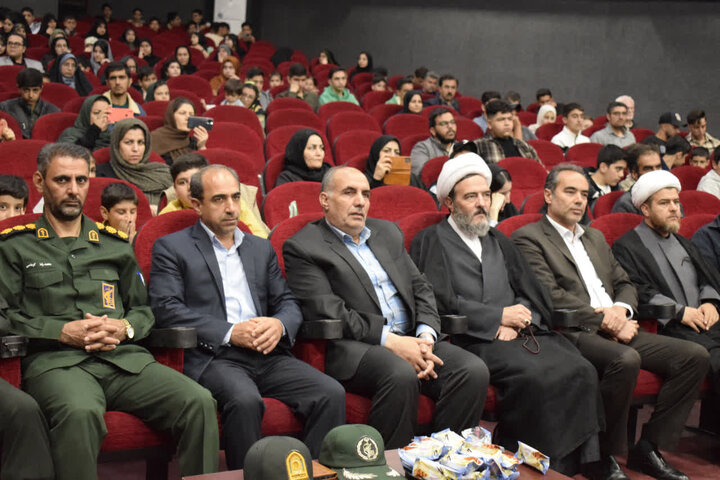 تصاویر/مراسم تجلیل از برگزیدگان مسابقات نماز، عترت و قرآن دانش‌آموزان و فرهنگیان بیجار