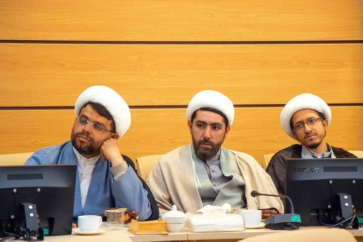 تصاویر | نشست همفکری امام جمعه و استاندار زنجان با جمعی از طلاب و روحانیون استان زنجان