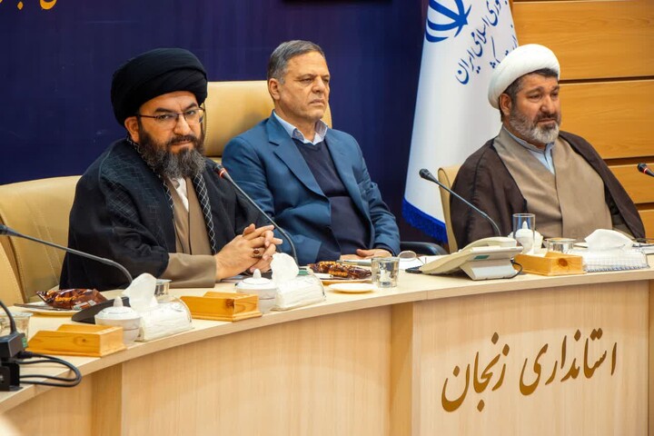تصاویر | نشست همفکری امام جمعه و استاندار زنجان با جمعی از طلاب و روحانیون استان زنجان