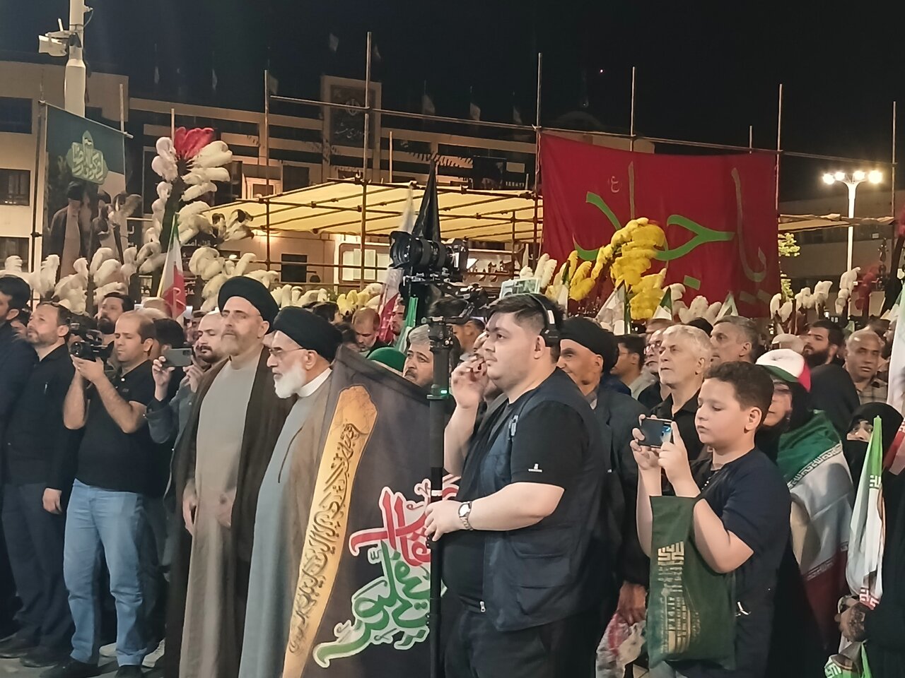 مراسم عزاداری شب شهادت امام محمدتقی(ع) همزمان با هفتادوهشتمین شب اجتماع مردمی در عرصه میدان شهدامشهد
