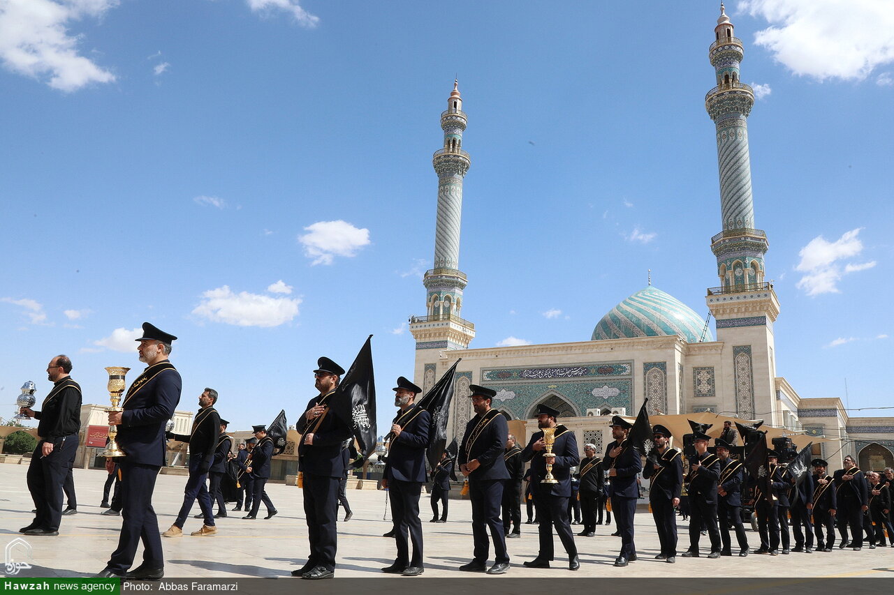 Immagini del corteo di lutto dei servitori e dei pellegrini del santuario di Fatima al-Maʿsumah in occasione del martirio dell’Imam Jawad