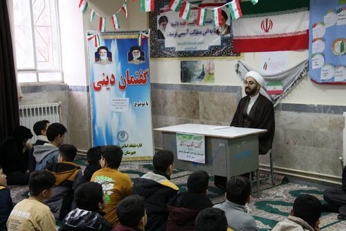 تقدیر از  امام جماعت مدرسه نوین صدرا هرسین
