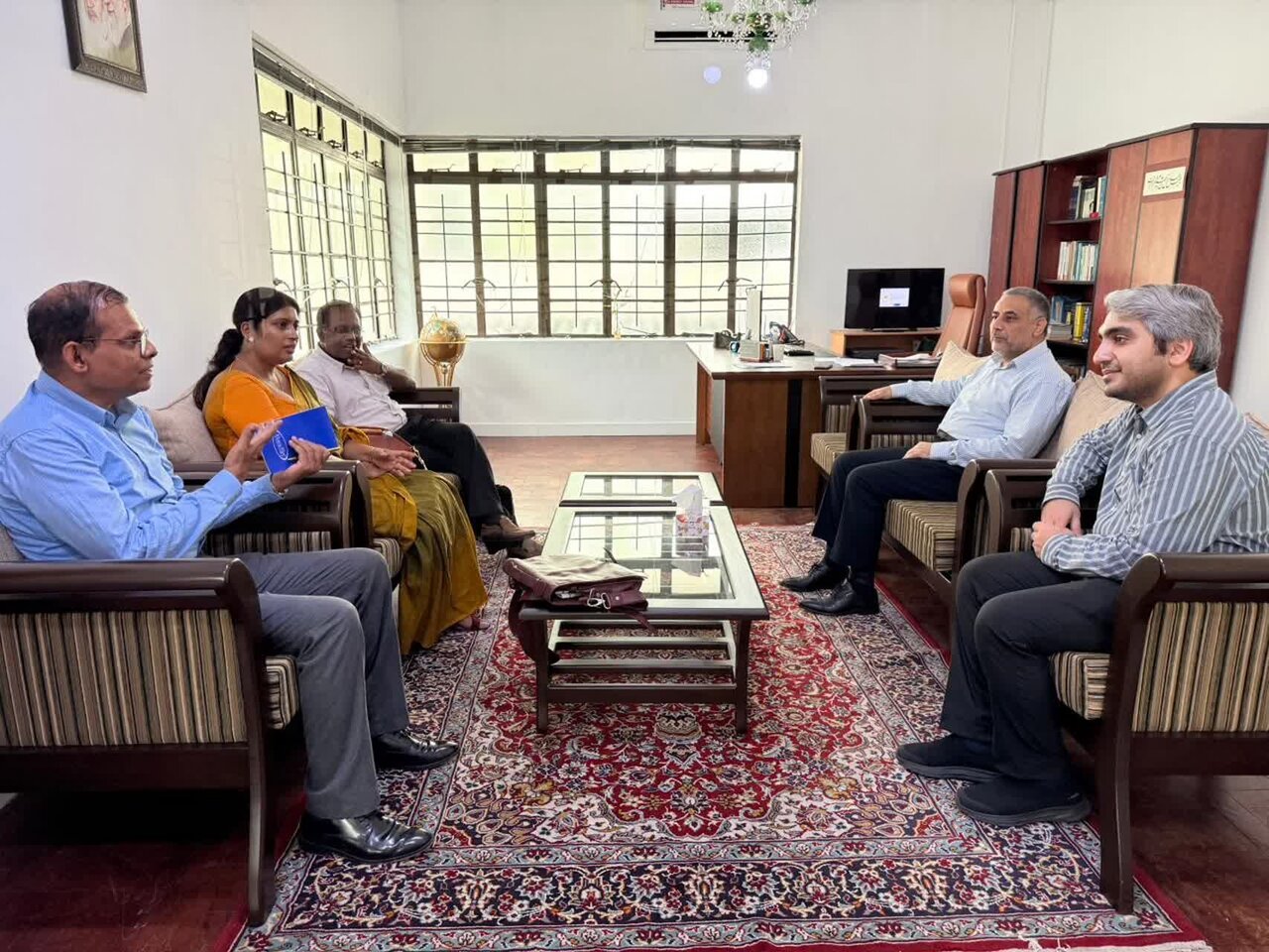 ইরান গবেষণার প্রসার ও বৈজ্ঞানিক সহযোগিতা: কলম্বো বিশ্ববিদ্যালয়ে ইরান-শ্রীলঙ্কা দ্বিপাক্ষিক বৈঠক