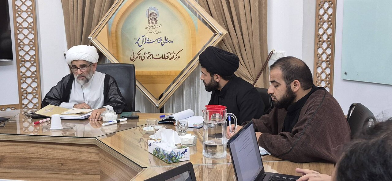 نشست علمی فقه بین‌الملل با موضوع مبانی فقهی نظام جدید حکمرانی تنگه هرمز در مدرسه عالی فقاهت عالم آل محمد(ع)