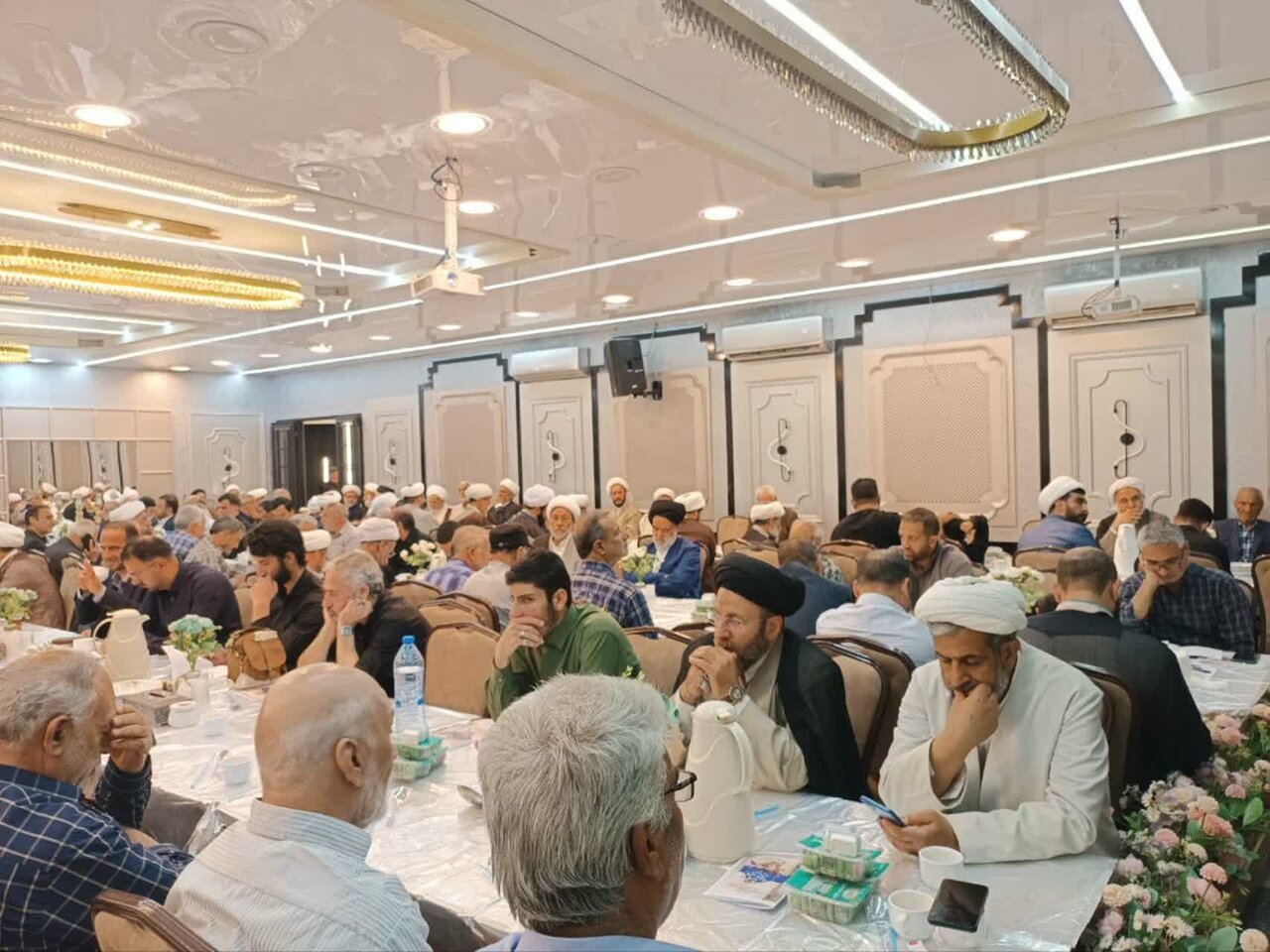 رونمایی از کتاب «به توفیق الهی» با حضور جمعی از علمای اعلام خراسان رضوی در مشهد مقدس