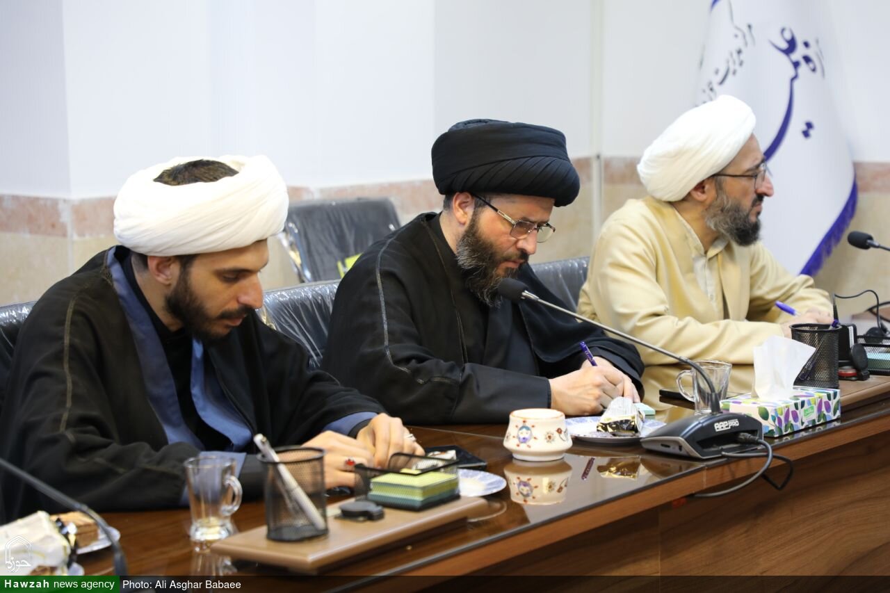 بررسی مسائل آموزشی و تصویب تقویم جدید در نشست مدیران مدارس علمیه استان یزد+ تصاویر