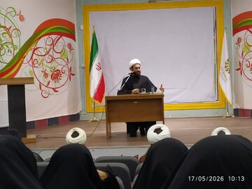 ائمه جماعات و مبلغان، راهبری فکری جامعه را بر عهده گیرند